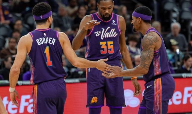 开云APP-三巨头第三次合体便刷出队史纪录 太阳终见曙光