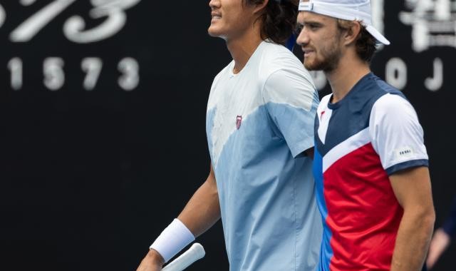 开云官网-张奔斗：男子网坛后浪浪浪不绝 三小将齐闯16强